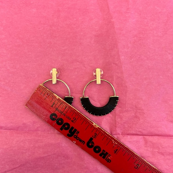 Earrings black fabric thread and goldtone post - Picture 4 of 4